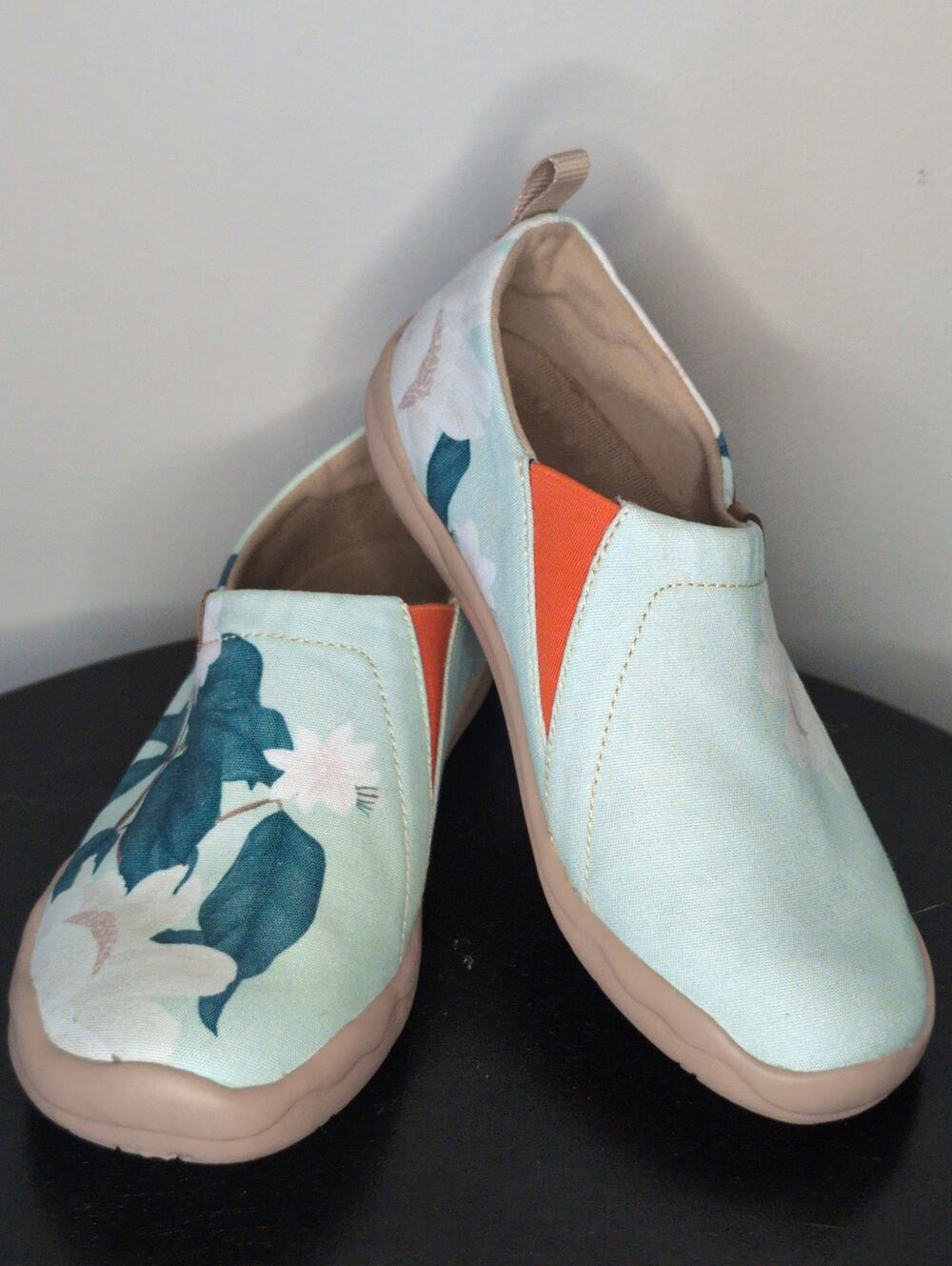 UIN Toledo Floral Slip On Shoes Womens 5 Lightweight Travel Art NWOT